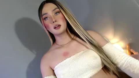 Snapshot of lovers_moon22 chatting on February 9, 2:28 am lovers moon22 online show from February 9, 2:28 am