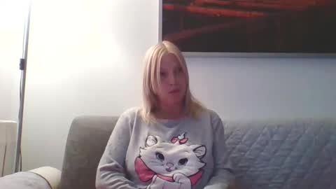 Marlyn online show from February 4, 3:49 pm