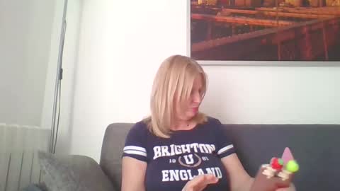 Marlyn online show from February 4, 2:43 pm