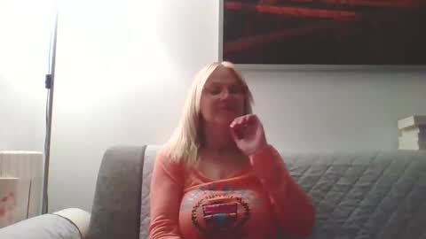 Marlyn online show from February 18, 11:15 pm