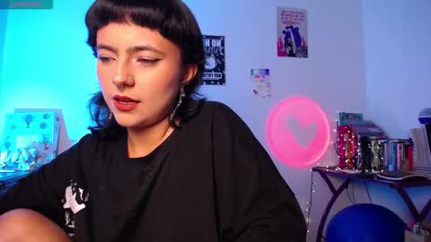 Snapshot of loving_alma chatting on September 25, 2:07 am loving_alma online show from September 25, 2:07 am