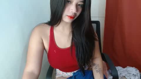 Snapshot of loving_ellah19 chatting on October 10, 2:23 pm loving_ellah19 online show from October 10, 2:23 pm
