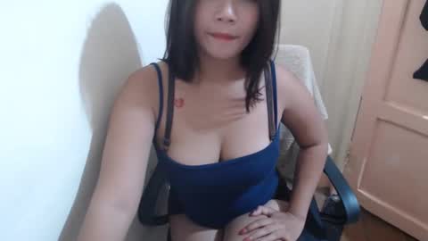 Snapshot of loving_ellah19 chatting on October 3, 3:53 pm loving_ellah19 online show from October 3, 3:53 pm