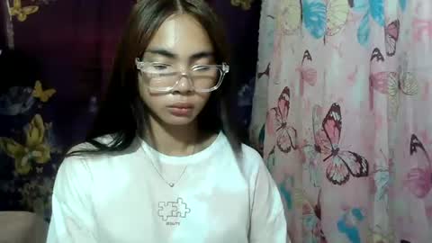 loving_rhean online show from June 17, 12:15 am