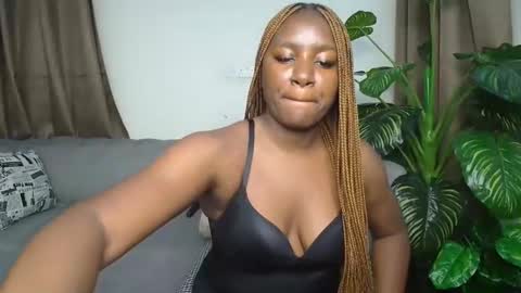 loyalcutie online show from May 6, 5:02 am