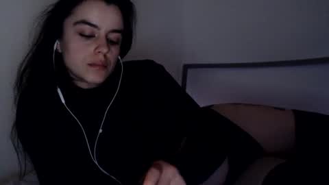 Snapshot of luana789 chatting on March 5, 1:31 am luana online show from March 5, 1:31 am