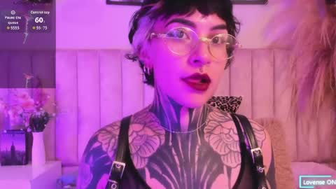 luana_fiore online show from April 12, 12:20 pm