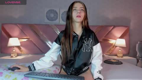 LuanaStonne online show from October 17, 4:49 am