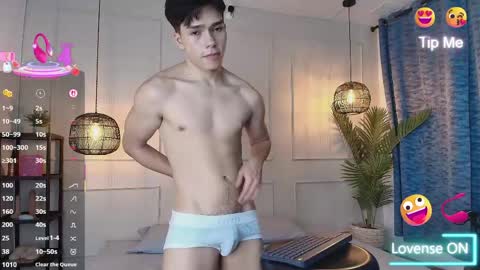 lUAN online show from April 5, 11:51 am