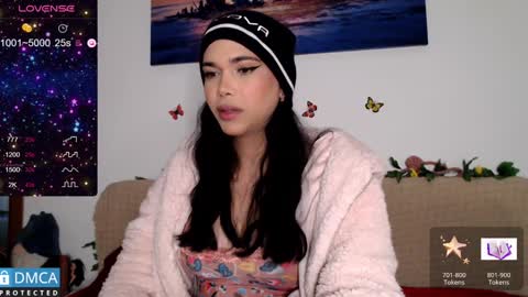 luara_ online show from December 19, 2:02 pm