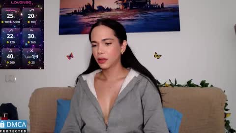 luara_ online show from October 24, 9:43 am