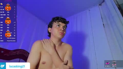 Snapshot of lucaas_king chatting on October 4, 11:13 pm Lukas online show from October 4, 11:13 pm