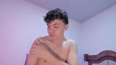 Snapshot of lucaas_king chatting on February 5, 12:38 pm Lukas online show from February 5, 12:38 pm