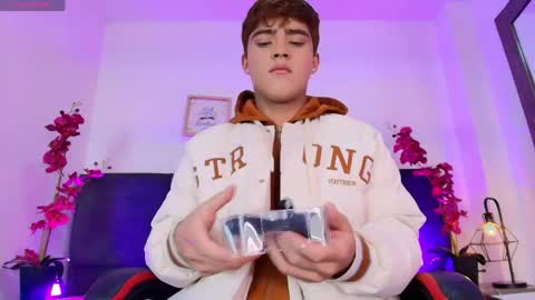 Lucas lovee online show from April 2, 2:02 pm