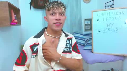 Snapshot of lucas_luxx1 chatting on October 16, 4:39 pm Lucas Luxx online show from October 16, 4:39 pm