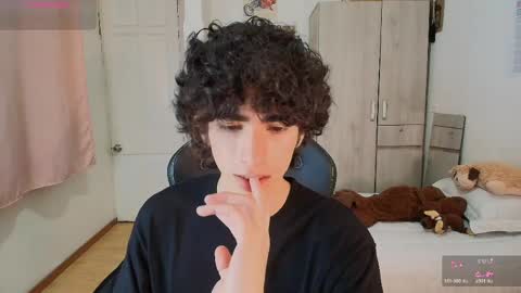 lucas_xo online show from May 21, 3:35 am