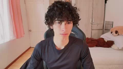 lucas_xo online show from May 17, 7:56 pm