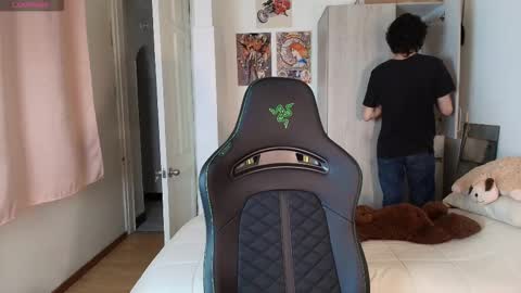 lucas_xo online show from December 18, 1:56 am