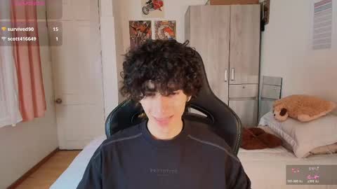 lucas_xo online show from May 25, 10:27 pm