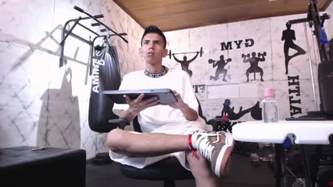 Lucca Moreti online show from April 3, 3:35 am