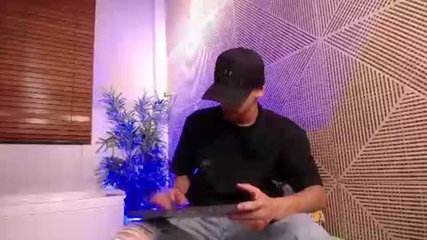 Lucca Moreti online show from July 7, 6:47 am