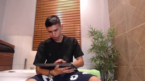 Lucca Moreti online show from March 28, 8:27 am