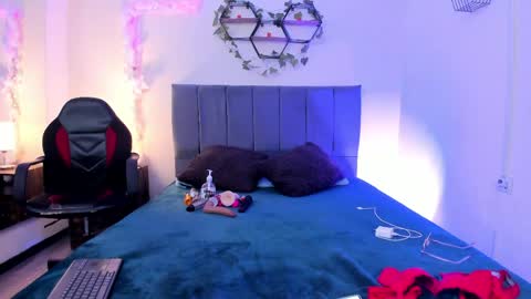 Lucero  online show from April 9, 3:21 am