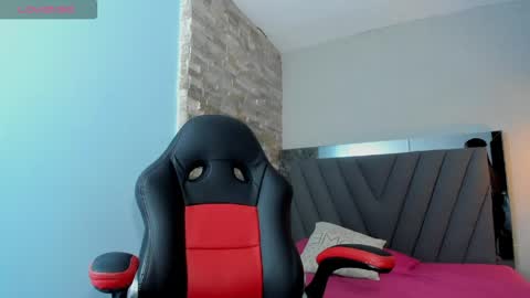 L u c i a  online show from April 13, 7:07 pm