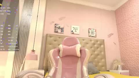 L U C I A online show from March 8, 1:04 pm