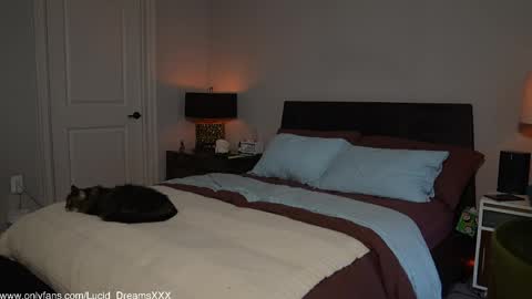 Lucid Lu online show from March 27, 9:05 pm