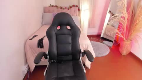     online show from November 12, 10:45 pm