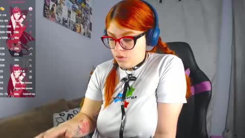 Snapshot of lucie_nicolls chatting on March 7, 8:33 pm Lucie   online show from March 7, 8:33 pm