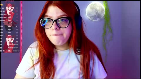 Snapshot of lucie_nicolls chatting on February 6, 11:09 am Lucie   online show from February 6, 11:09 am
