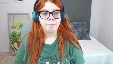 Snapshot of lucie_nicolls chatting on January 10, 10:36 pm Lucie   online show from January 10, 10:36 pm