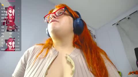 Snapshot of lucie_nicolls chatting on March 11, 12:44 am Lucie   online show from March 11, 12:44 am