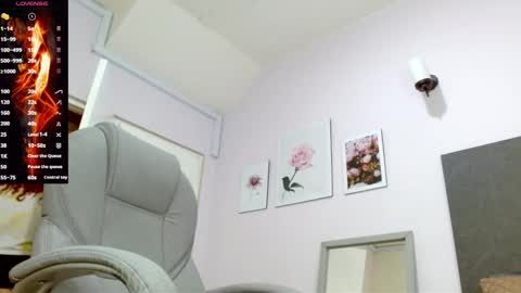 Snapshot of lucie_nicolls chatting on January 21, 12:36 am Lucie   online show from January 21, 12:36 am