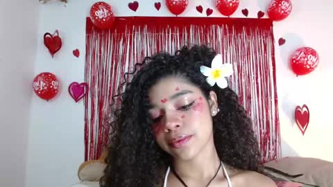 Snapshot of lucie_petite chatting on February 13, 10:00 pm Lucie - online show from February 13, 10:00 pm