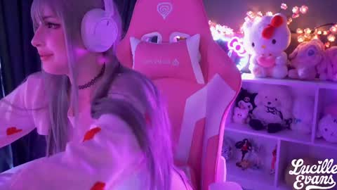 Lucy UwU online show from April 30, 3:33 am