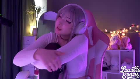 Lucy UwU online show from April 27, 4:10 am