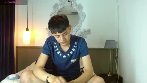 luckk_ online show from April 11, 6:40 am