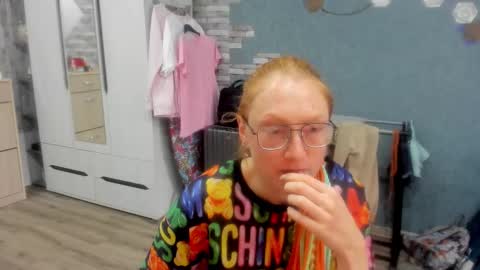 lucky_licky20 online show from October 6, 4:41 am