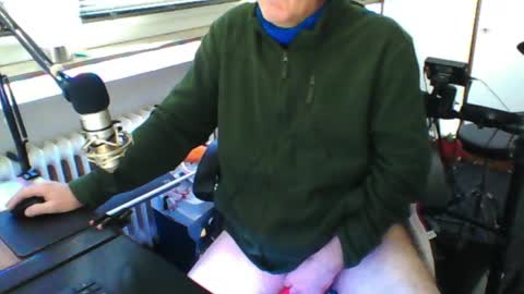        call me  Stefan online show from April 1, 1:41 pm