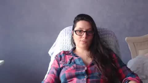 luckylinda23 online show from April 22, 12:45 pm