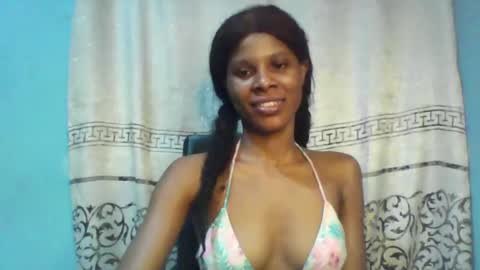 Snapshot of luckymadequeen chatting on February 19, 11:25 pm Gloria online show from February 19, 11:25 pm