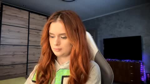 EmmaEmbers online show from April 5, 3:09 pm