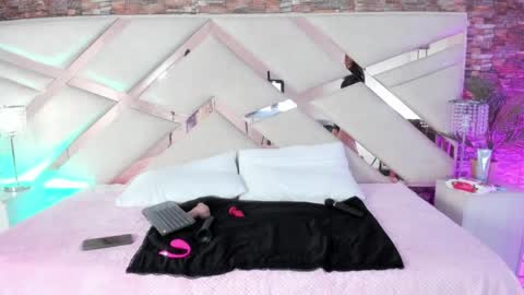 lucy_davies_ online show from March 31, 11:32 am