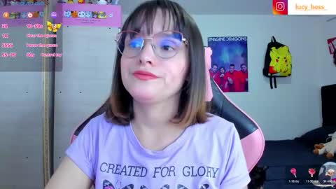 Snapshot of lucy_hess_ chatting on October 22, 9:16 pm Lucy online show from October 22, 9:16 pm