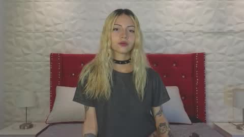 Snapshot of lucy_pink__ chatting on October 5, 8:49 pm PINK online show from October 5, 8:49 pm