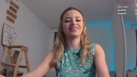Snapshot of lucy_priincess chatting on December 7, 2:47 am lucy online show from December 7, 2:47 am