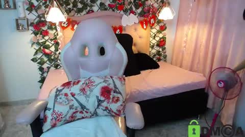 Snapshot of lucycute_1 chatting on February 25, 5:19 pm Lucy Cute online show from February 25, 5:19 pm